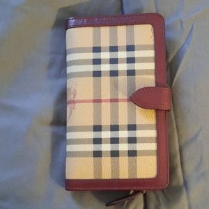 Classic Burberry Women's Wallet (burgundy)